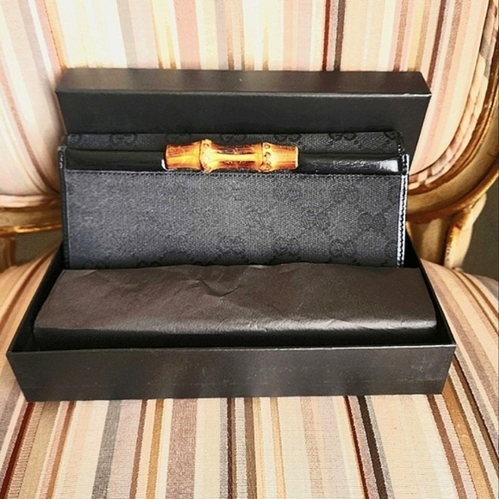 GUCCI Monogrammed Wallet with Bamboo Closure in Black I Size 7' X 3.5' inch